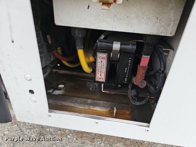 image for item DM1522 2011 Gillig G27B102N4 transit bus