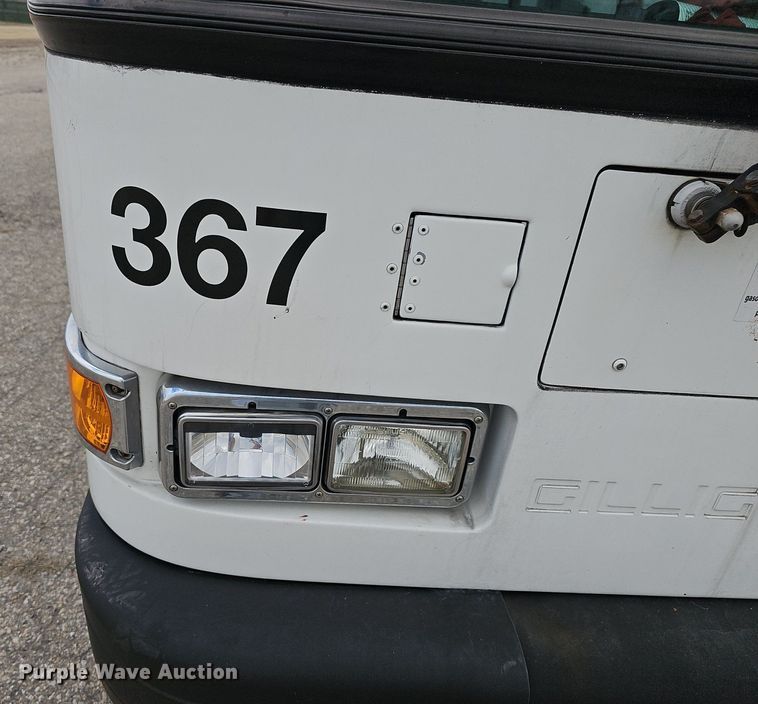 image for item DM1522 2011 Gillig G27B102N4 transit bus