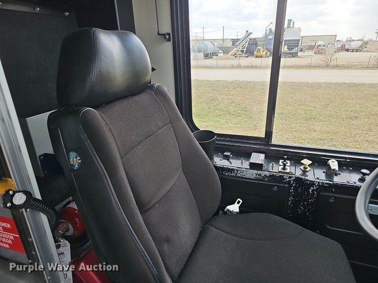 image for item DM1522 2011 Gillig G27B102N4 transit bus