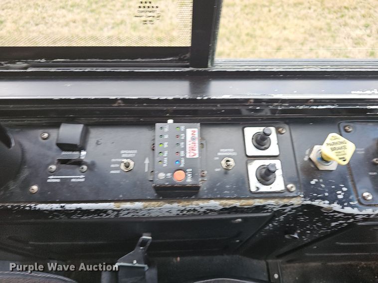 image for item DM1522 2011 Gillig G27B102N4 transit bus