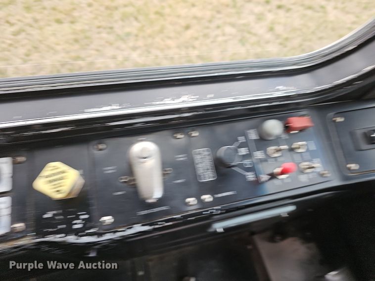 image for item DM1522 2011 Gillig G27B102N4 transit bus