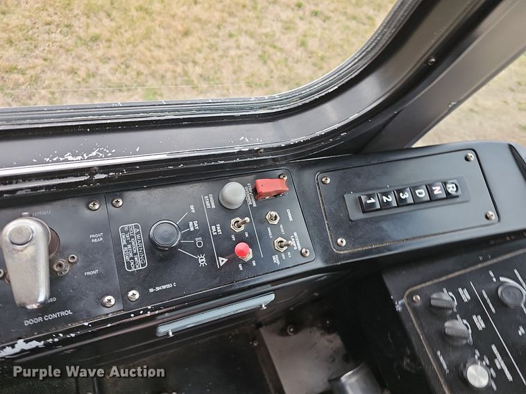 image for item DM1522 2011 Gillig G27B102N4 transit bus