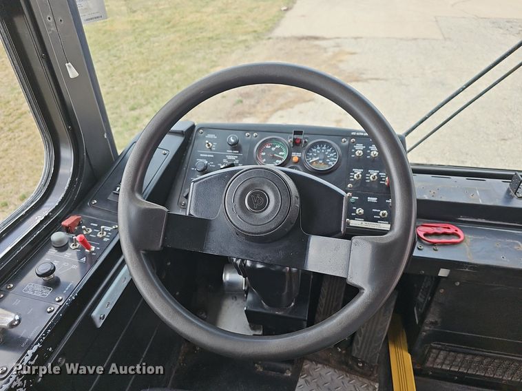 image for item DM1522 2011 Gillig G27B102N4 transit bus