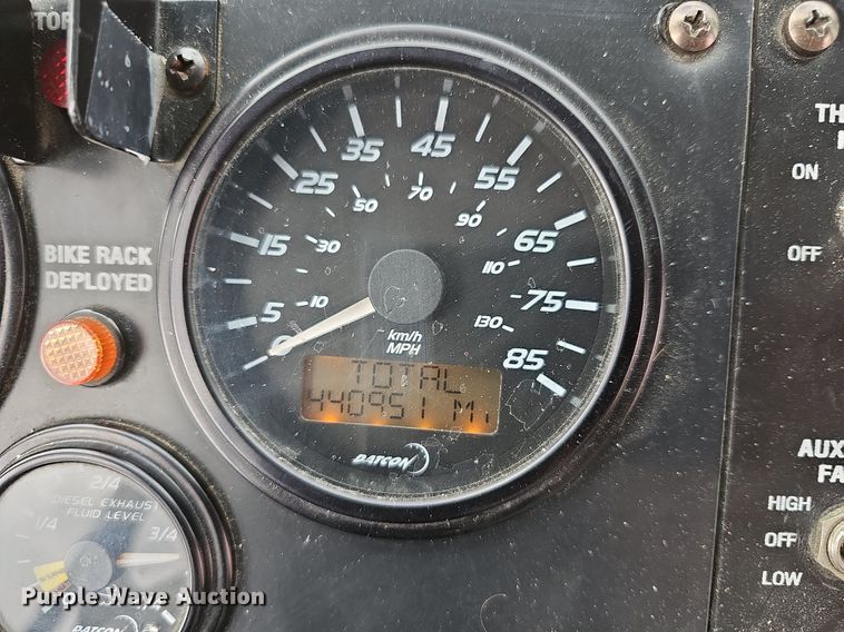 image for item DM1522 2011 Gillig G27B102N4 transit bus