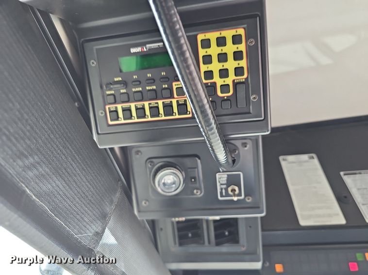 image for item DM1522 2011 Gillig G27B102N4 transit bus