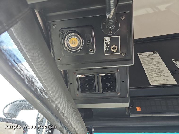 image for item DM1522 2011 Gillig G27B102N4 transit bus