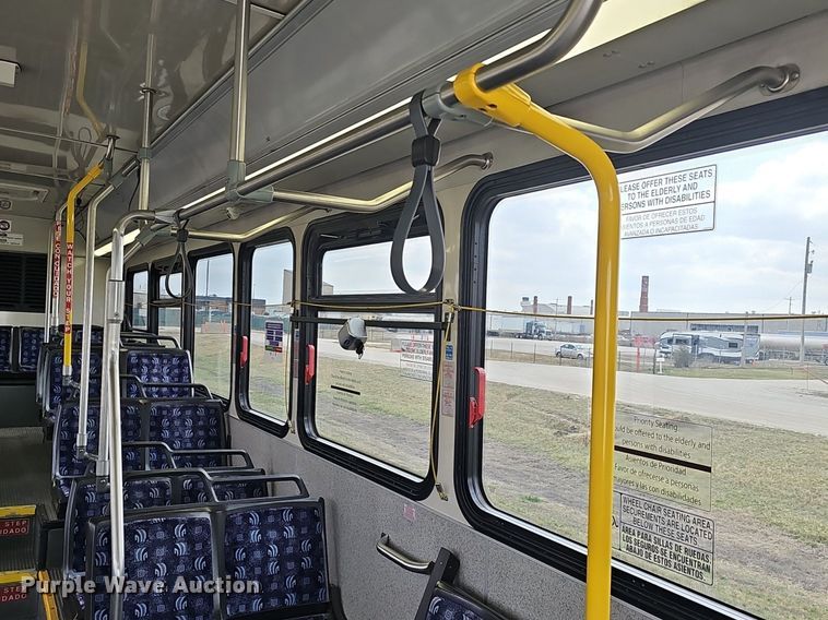 image for item DM1522 2011 Gillig G27B102N4 transit bus