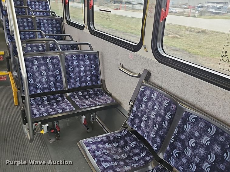 image for item DM1522 2011 Gillig G27B102N4 transit bus