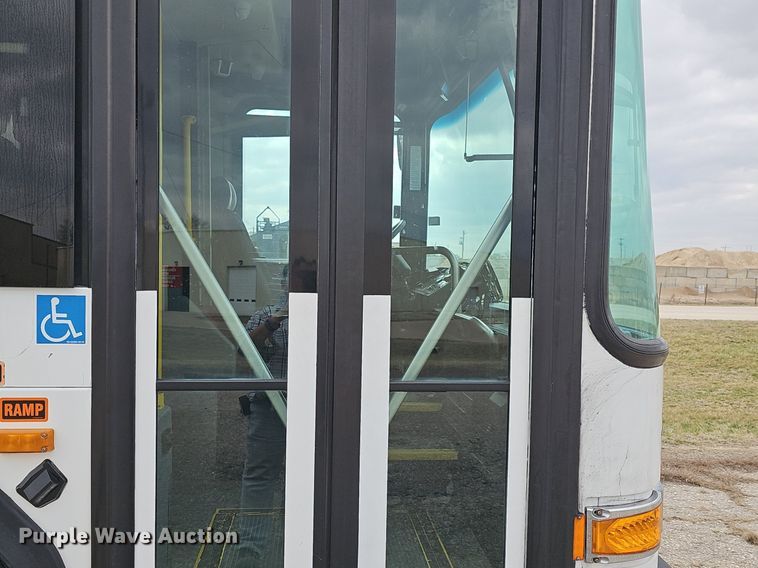 image for item DM1522 2011 Gillig G27B102N4 transit bus