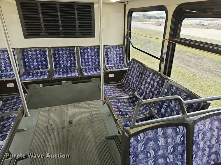 image for item DM1522 2011 Gillig G27B102N4 transit bus