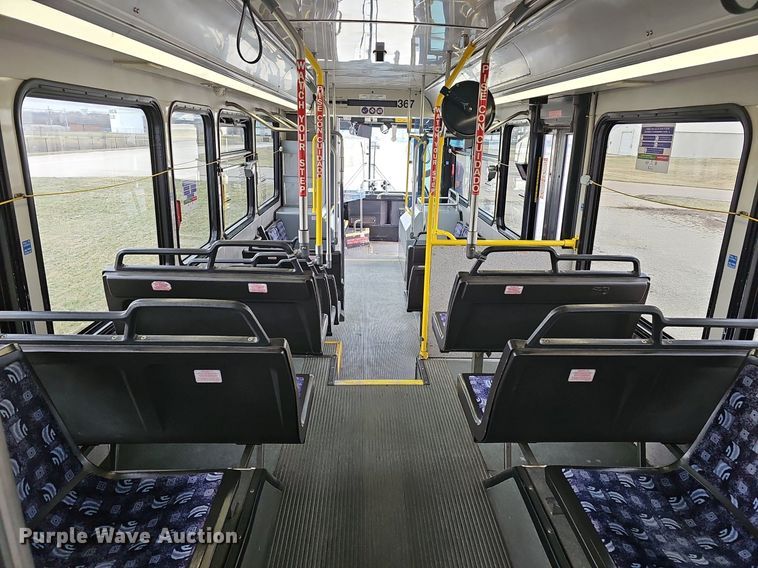 image for item DM1522 2011 Gillig G27B102N4 transit bus