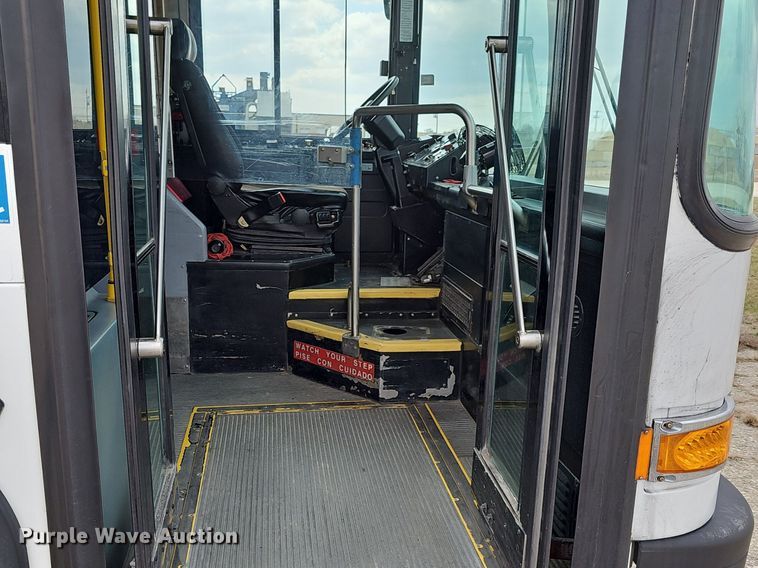 image for item DM1522 2011 Gillig G27B102N4 transit bus