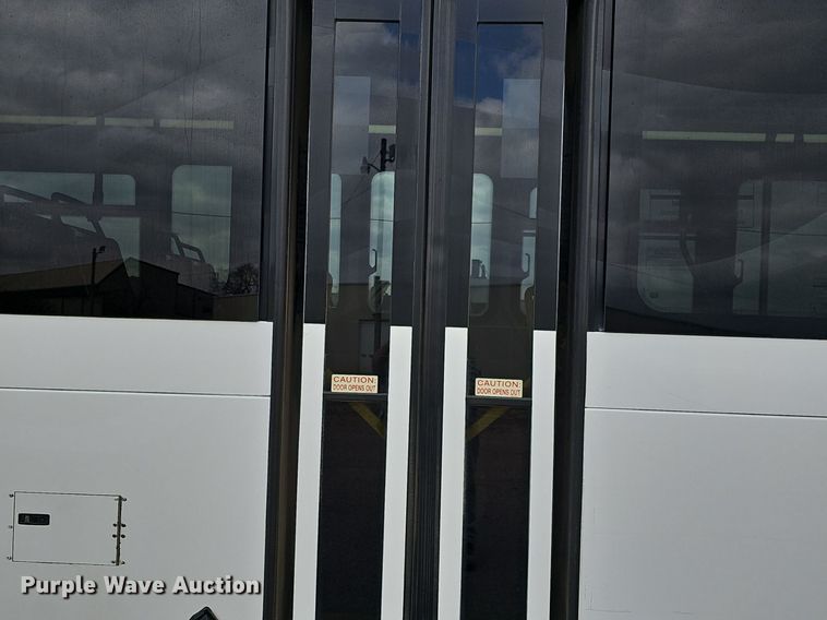 image for item DM1522 2011 Gillig G27B102N4 transit bus