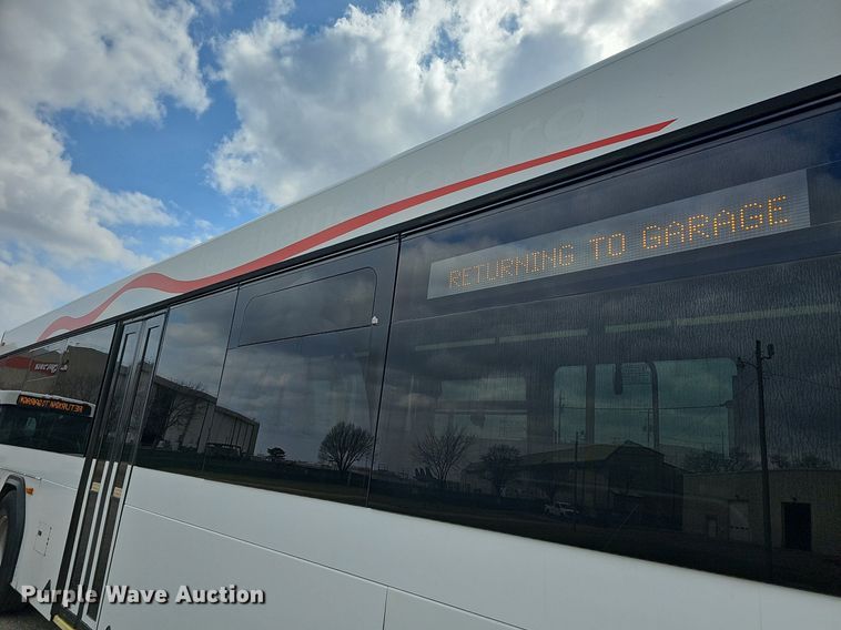 image for item DM1522 2011 Gillig G27B102N4 transit bus