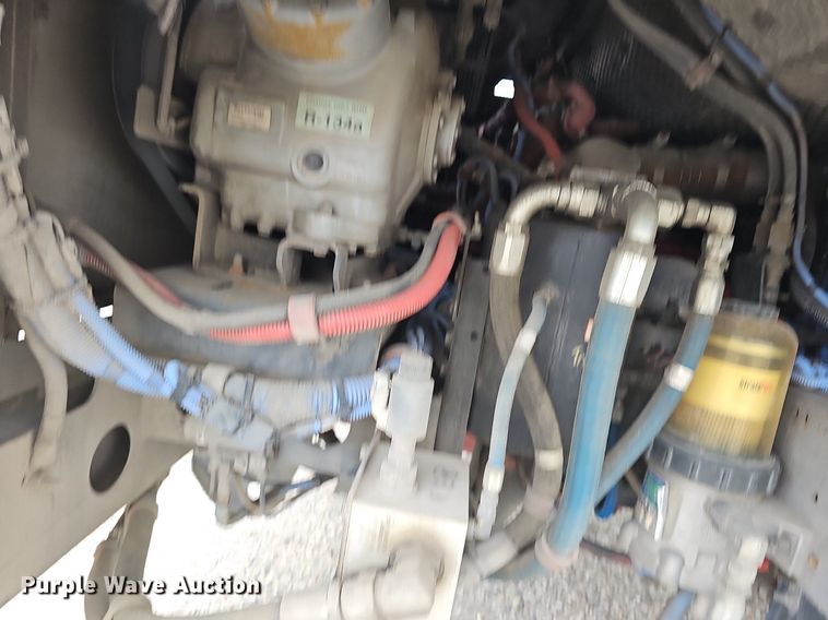 image for item DM1522 2011 Gillig G27B102N4 transit bus