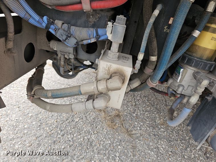 image for item DM1522 2011 Gillig G27B102N4 transit bus