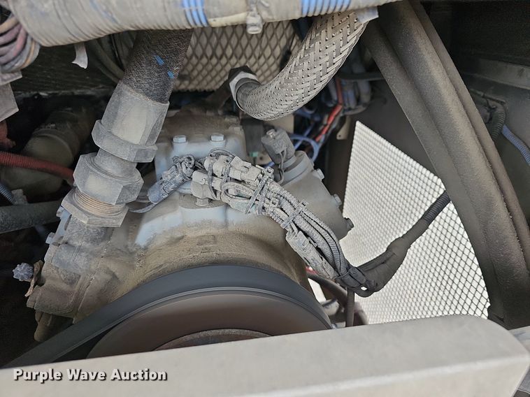 image for item DM1522 2011 Gillig G27B102N4 transit bus