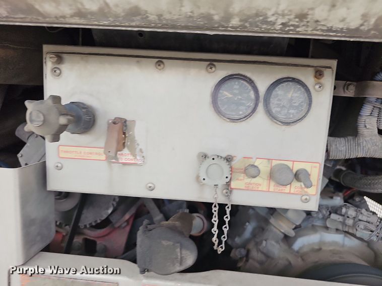 image for item DM1522 2011 Gillig G27B102N4 transit bus