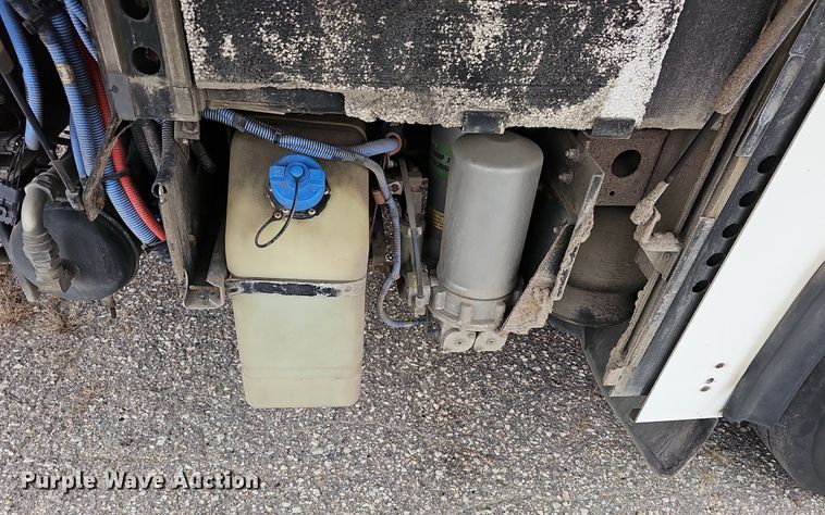 image for item DM1522 2011 Gillig G27B102N4 transit bus