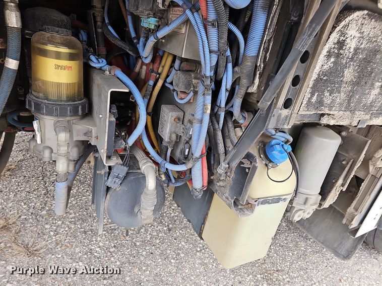 image for item DM1522 2011 Gillig G27B102N4 transit bus