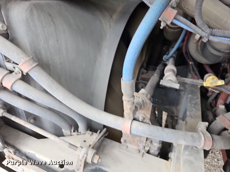 image for item DM1522 2011 Gillig G27B102N4 transit bus