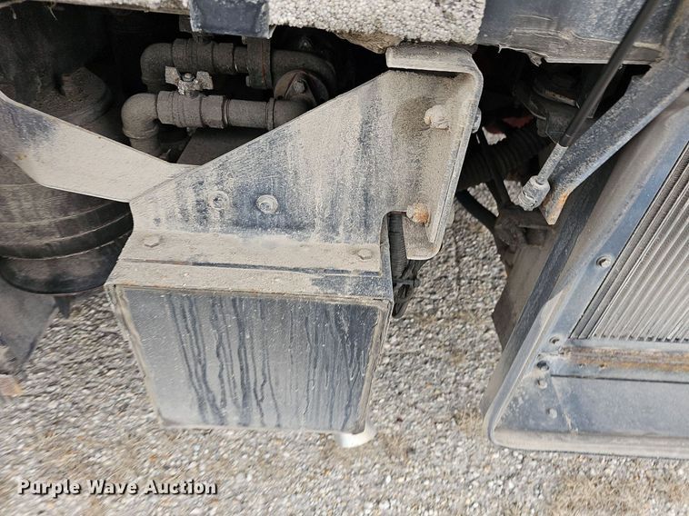 image for item DM1522 2011 Gillig G27B102N4 transit bus