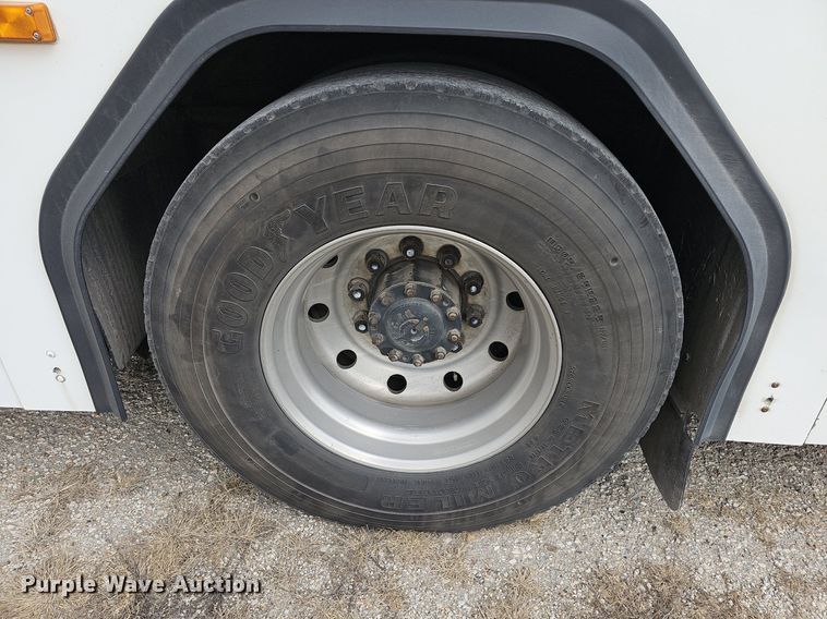 image for item DM1522 2011 Gillig G27B102N4 transit bus