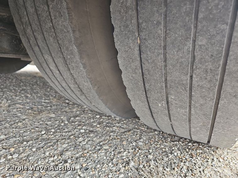 image for item DM1522 2011 Gillig G27B102N4 transit bus