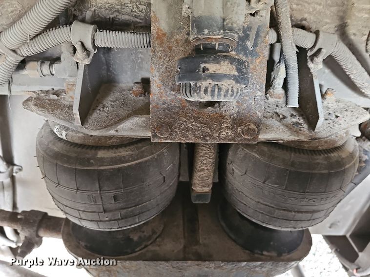 image for item DM1522 2011 Gillig G27B102N4 transit bus