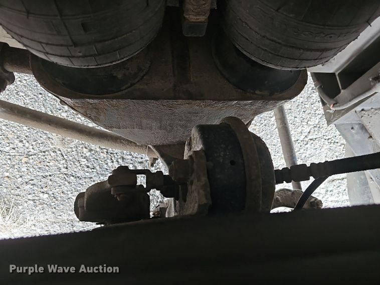 image for item DM1522 2011 Gillig G27B102N4 transit bus