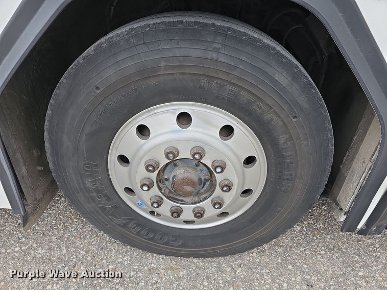 image for item DM1522 2011 Gillig G27B102N4 transit bus