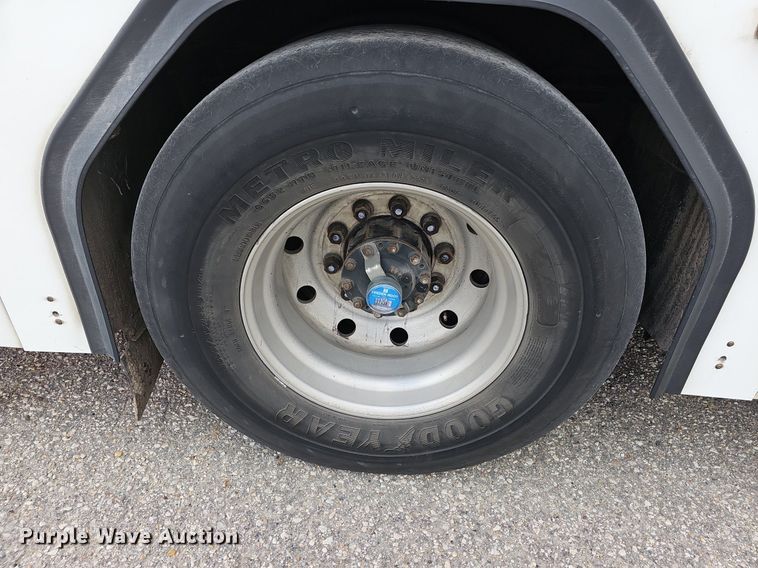 image for item DM1522 2011 Gillig G27B102N4 transit bus