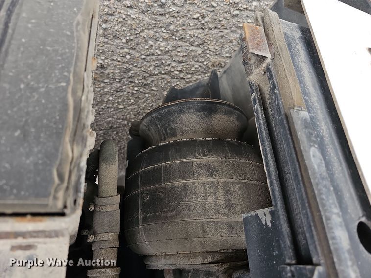 image for item DM1522 2011 Gillig G27B102N4 transit bus