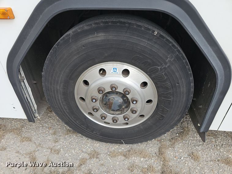 image for item DM1522 2011 Gillig G27B102N4 transit bus