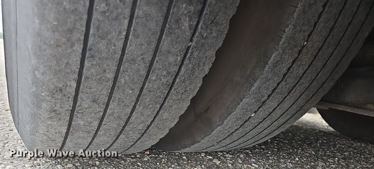 image for item DM1522 2011 Gillig G27B102N4 transit bus