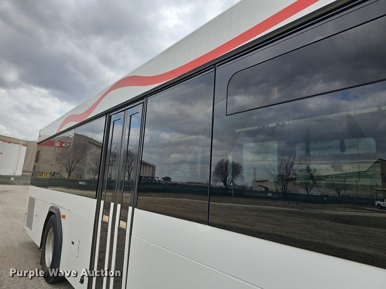 image for item DM1523 2011 Gillig  G27B102N4 transit bus