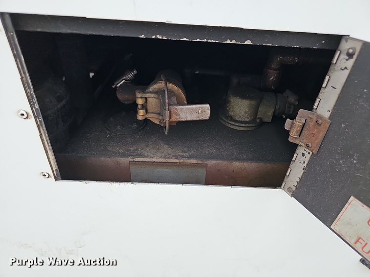 image for item DM1523 2011 Gillig  G27B102N4 transit bus