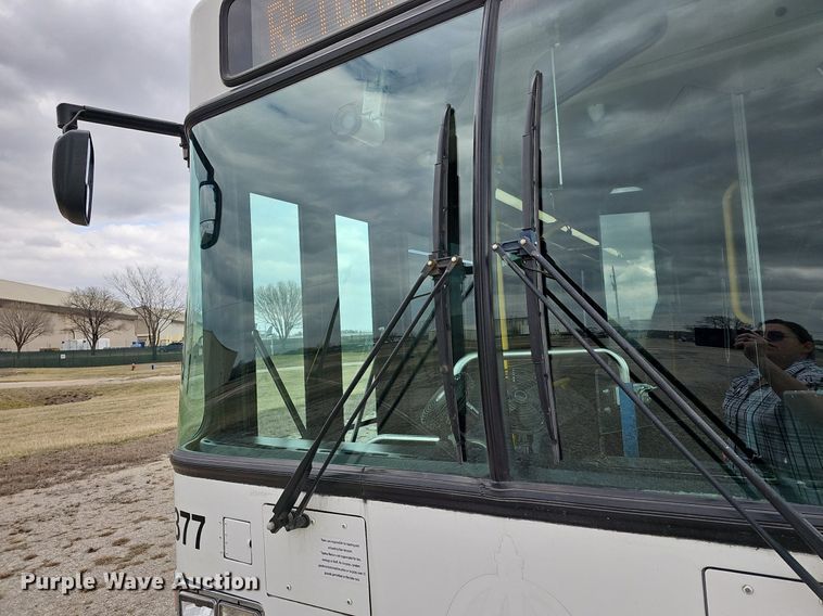 image for item DM1523 2011 Gillig  G27B102N4 transit bus