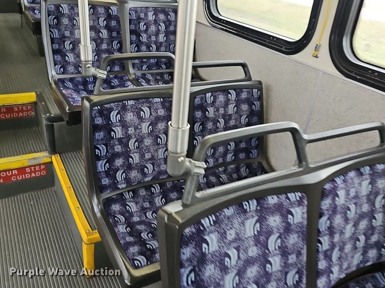 image for item DM1523 2011 Gillig  G27B102N4 transit bus