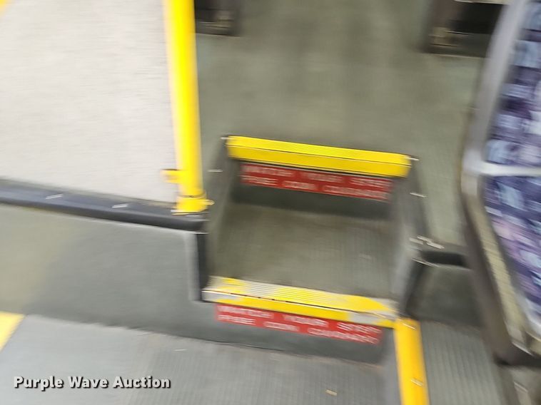 image for item DM1523 2011 Gillig  G27B102N4 transit bus