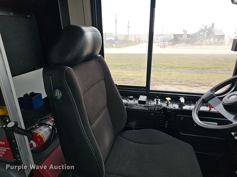 image for item DM1523 2011 Gillig  G27B102N4 transit bus