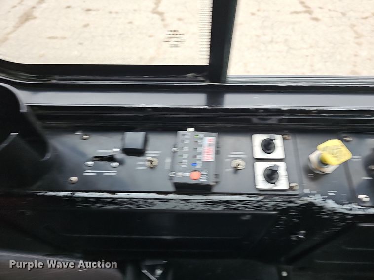 image for item DM1523 2011 Gillig  G27B102N4 transit bus