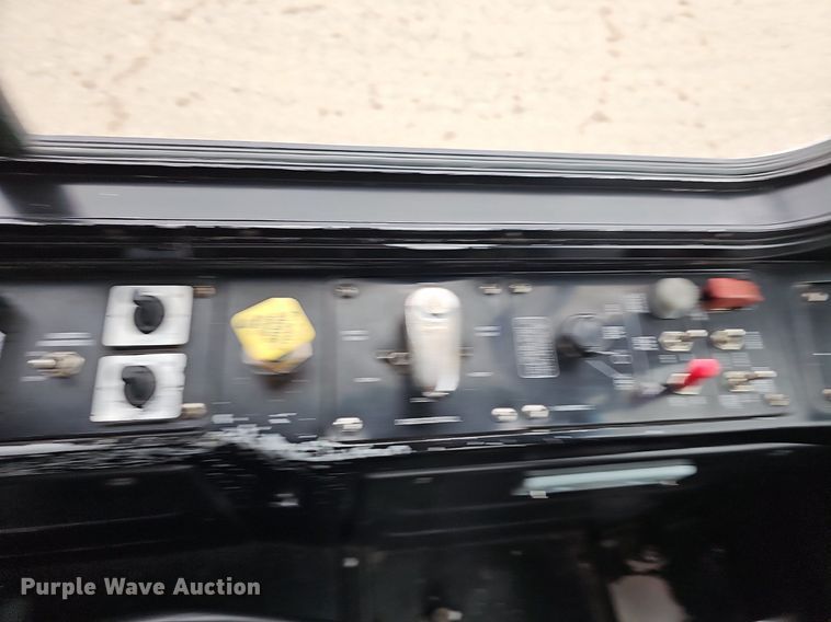 image for item DM1523 2011 Gillig  G27B102N4 transit bus