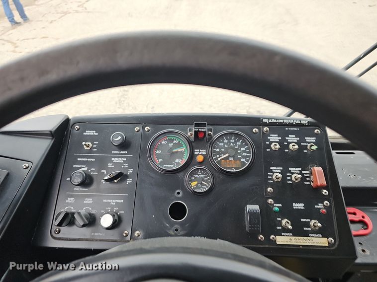 image for item DM1523 2011 Gillig  G27B102N4 transit bus