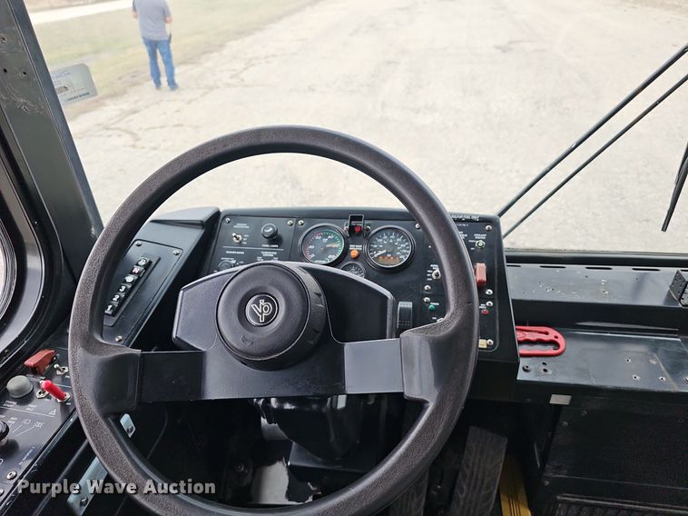 image for item DM1523 2011 Gillig  G27B102N4 transit bus