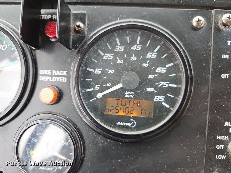 image for item DM1523 2011 Gillig  G27B102N4 transit bus