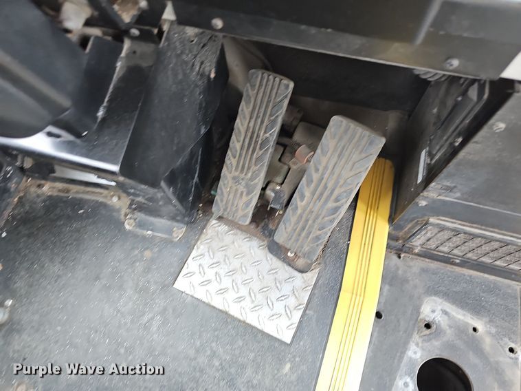 image for item DM1523 2011 Gillig  G27B102N4 transit bus