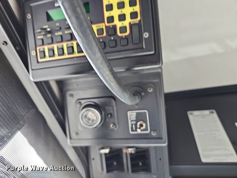 image for item DM1523 2011 Gillig  G27B102N4 transit bus