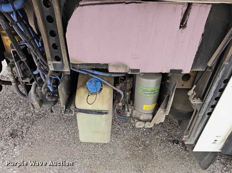 image for item DM1523 2011 Gillig  G27B102N4 transit bus