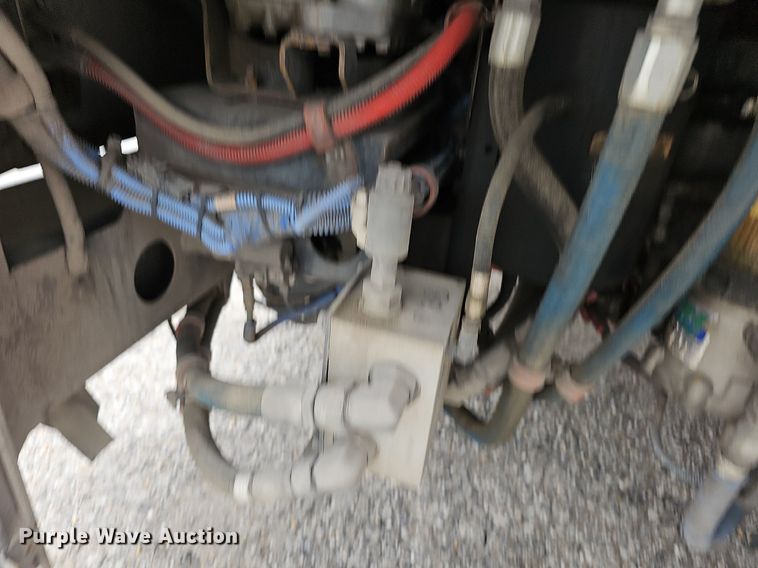 image for item DM1523 2011 Gillig  G27B102N4 transit bus